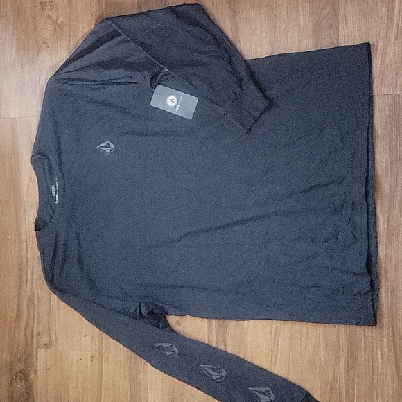 NWT Men's Black "Volcom V-Co-Tech Long Sleeve T-Shirt. Various sizes - Picture 1 of 5